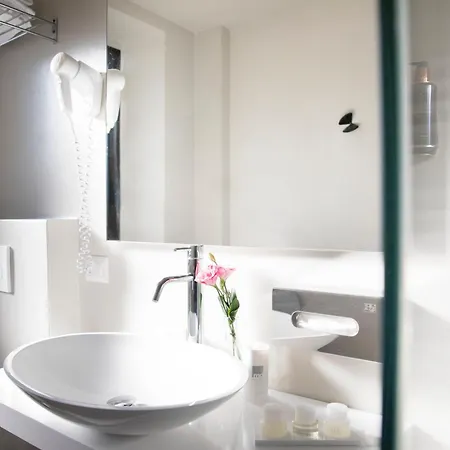 Charming Moment Di Villa Porta - Residenza Ortensia Luino Exterior photo