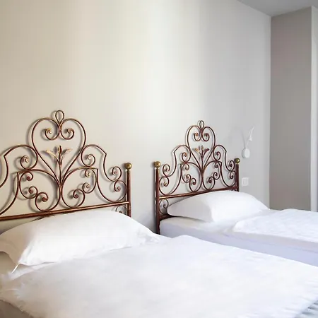 Charming Moment Di Villa Porta - Residenza Ortensia Luino Exterior photo