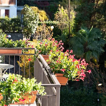 Charming Moment Di Villa Porta - Residenza Ortensia Luino Exterior photo