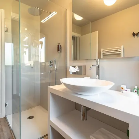 Charming Moment Di Villa Porta - Residenza Ortensia Luino Exterior photo